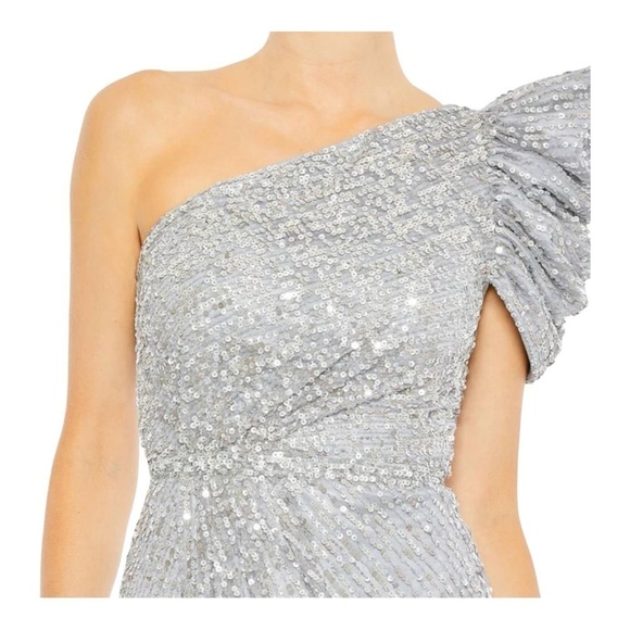 Mac Duggal One-Shoulder Sequined Stripe Gown in Silver NWT - Picture 7 of 8